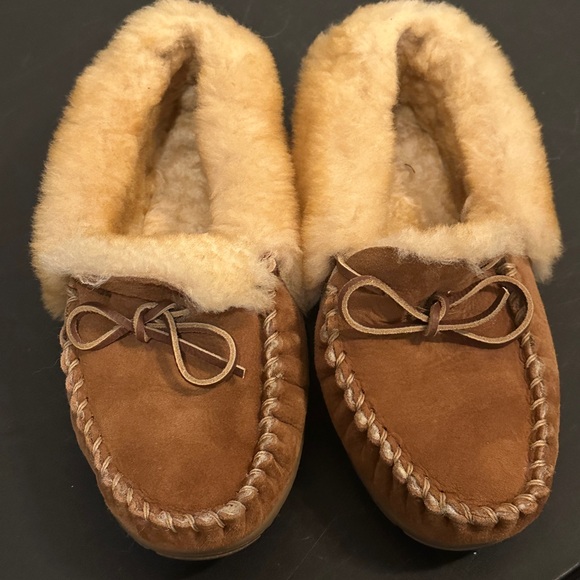 Shoes - LLBean Sherpa lined slippers EUC